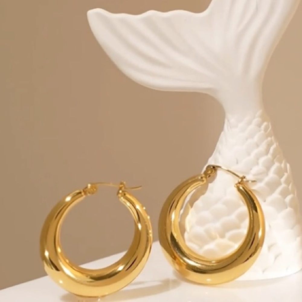 Classic Gorgeous Chunky Gold Hoop Earrings Lightweight Stunning On Trend - Picture 5 of 12